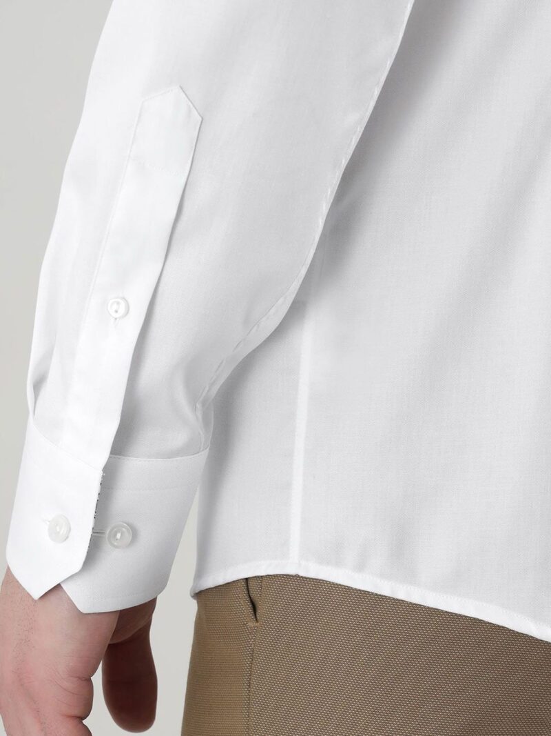 Men Slim Fit Spread Collar Solid Cotton Casual Shirt - Image 3